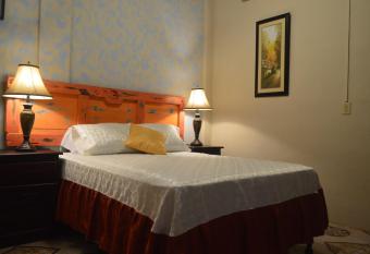 Hostal Koltin Suchitoto allows 18 year olds to book a room