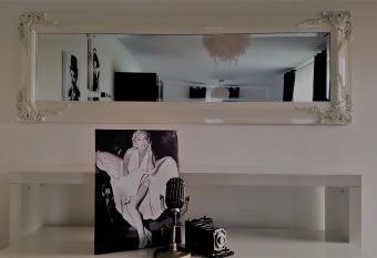 Kolev Apartments has Balcony rooms