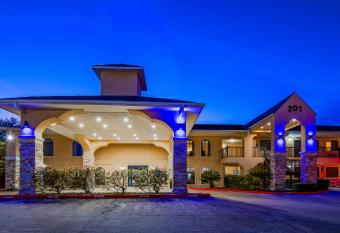 Best Western Huntsville Inn & Suites allows 18 year olds to book a room