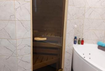 Aare Accommodation has rooms with a private hot tub