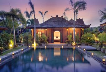 Villa Berawa has Balcony rooms