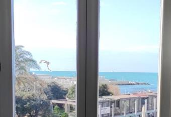 THE SUNSHINE LOFT allows 18 year olds to book a room