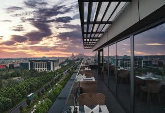 Union Plaza Hotel allows 18 year olds to book a room