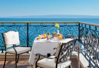 Hotel Villa Harmony allows 18 year olds to book a room