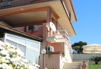 Le Ninfe Bed and Breakfast allows 18 year olds to book a room