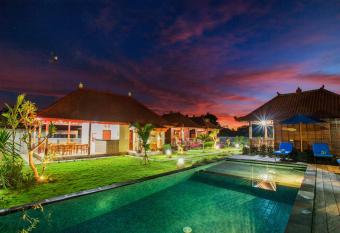 The Parnas has Balcony rooms