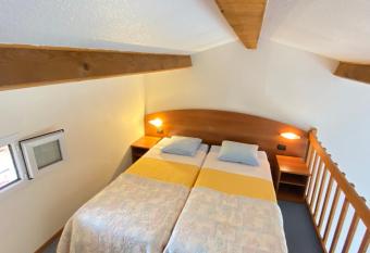 Domaine De La B  gude has Balcony rooms