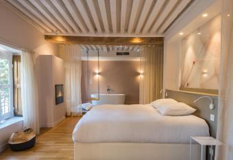 MiHotel Sala has Balcony rooms