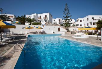 Azolimnos Bay has Balcony rooms