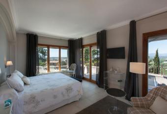 Montjuic Boutique Bed & Breakfast Girona has Balcony rooms