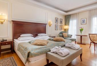 Hotel President Solin has Balcony rooms