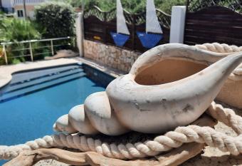 Dimitra s Sea-Crafts Boutique Studios allows 18 year olds to book a room