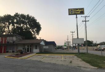 Budget Host Village Inn has Smoking rooms