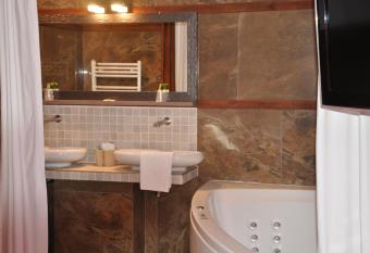 Hotel - Restaurant Le Moulin de Villiers has Balcony rooms