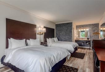 Fairway Inn has Balcony rooms