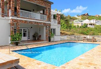 CosyNest has Balcony rooms