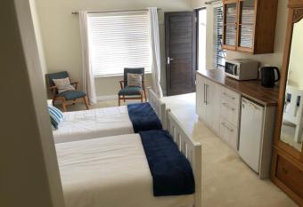 7 Wilde Olyf Street allows 18 year olds to book a room