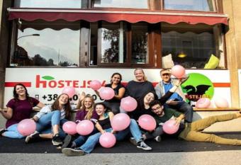 Hostel 24 allows 18 year olds to book a room