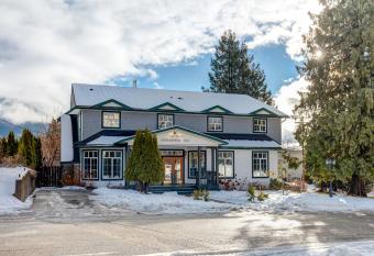 Courthouse Inn Revelstoke allows 18 year olds to book a room