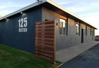 125 Milton has Balcony rooms