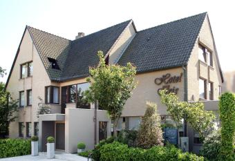 Hotel Iris has rooms with a private hot tub