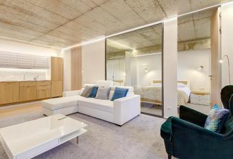 Kauno-Algirdo Luxury apartments allows 18 year olds to book a room