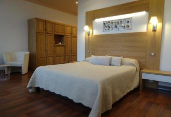 H  tel la Guimbarde allows 18 year olds to book a room