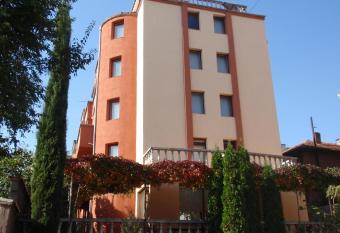 Family Hotel Saint Iliya has Balcony rooms
