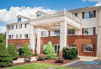 Days Inn by Wyndham Norton allows 18 year olds to book a room