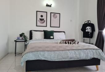 Prestige Mutiara has rooms with a private hot tub