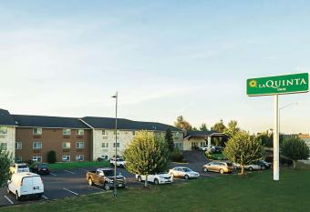 La Quinta Inn & Suites by Wyndham Woodburn allows 18 year olds to book a room