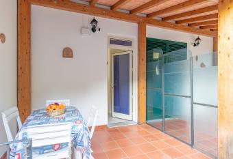 Simona Vista Mare has Balcony rooms