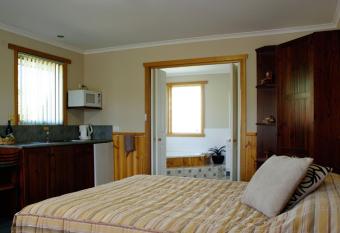 Kentish Hills Retreat has Balcony rooms