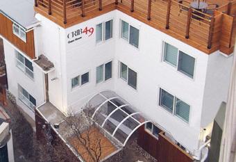 Crib 49 Guesthouse - Foreigner only allows 18 year olds to book a room