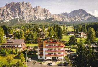 Camina Suite and Spa allows 18 year olds to book a room