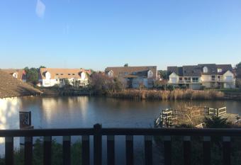 LA PORTE DU PARADIS has Balcony rooms