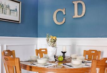 ChengDu Qingyang  People   s Park   Locals Apartment 00178400 has rooms with a private hot tub