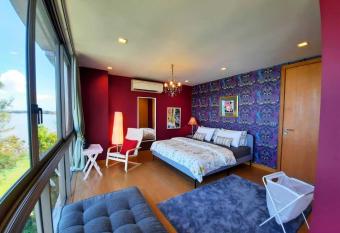 Sandbox frontbeach villa4 allows 18 year olds to book a room