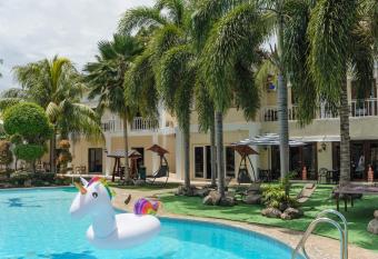 Mario Dive Resort has Balcony rooms