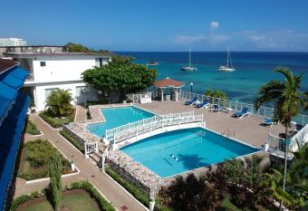 Hibiscus Lodge Hotel has Balcony rooms