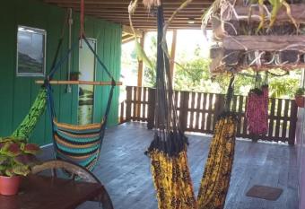 Morada Sol e Lua Container Guarda do Emba   com Ar condicionado allows 18 year olds to book a room