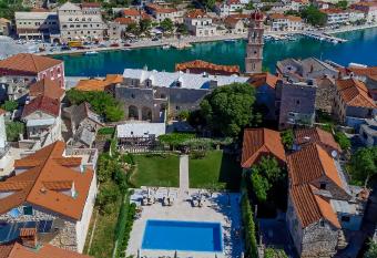 Puteus Palace Heritage Hotel has Balcony rooms