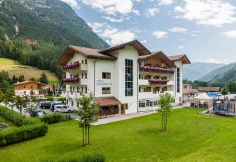 Hotel Bergkristall has Balcony rooms