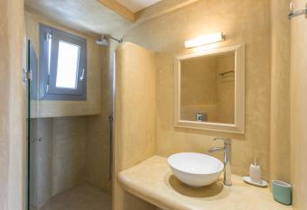 Iliada Villas has rooms with a private hot tub