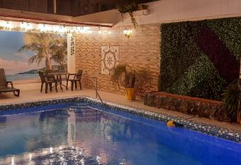 Hostal Perla Real Inn has Balcony rooms