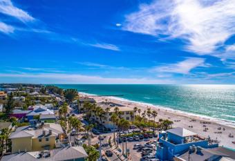 Sunshine Beach Rentals has Balcony rooms
