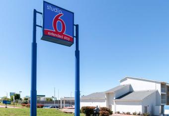 Studio 6 Arlington allows 18 year olds to book a room