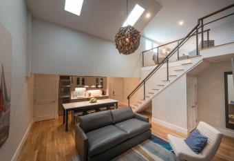 The Newport Lofts - Brick Market Place has Balcony rooms