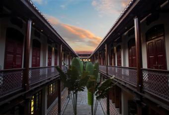 Seven Terraces has Balcony rooms