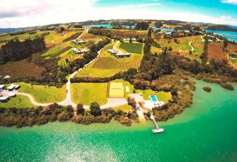 Riverside Matakana has Balcony rooms